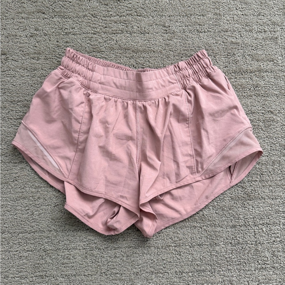 Lululemon Hotty Hot Shorts 2.5" light coral size 4